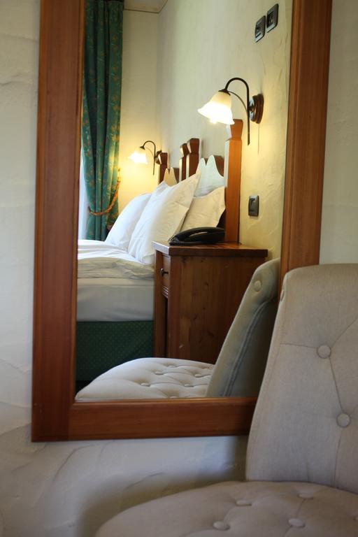 Le Rocher Hotel Champoluc Exterior photo